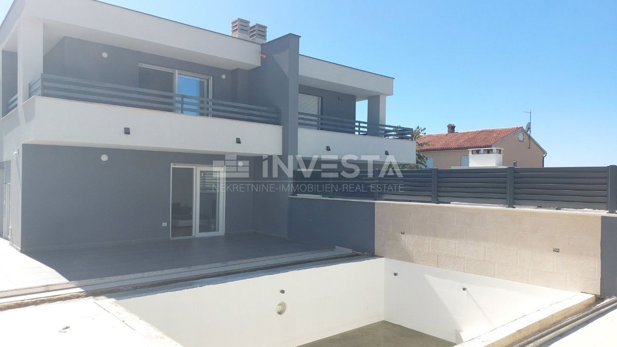 Cittanova, Casa bifamiliare con piscina