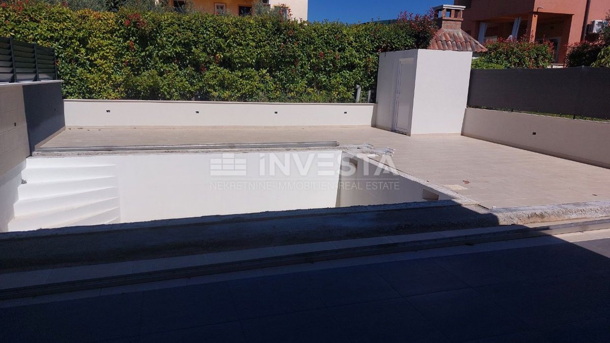 Cittanova, Casa bifamiliare con piscina