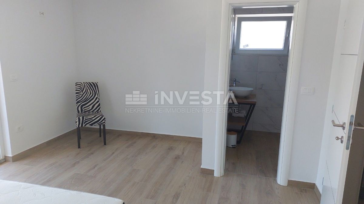 Cittanova, Casa bifamiliare con piscina