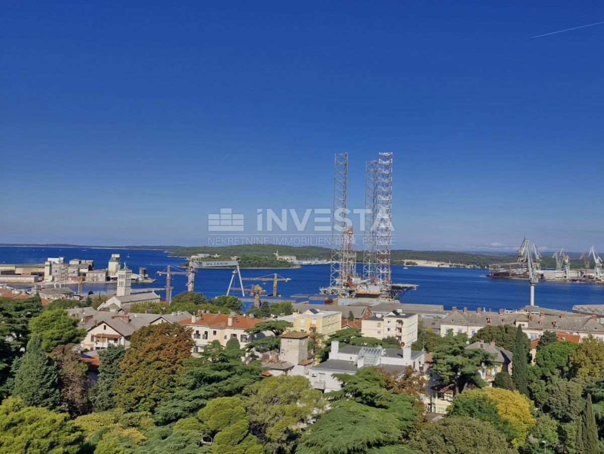 Pola, Veruda, appartamento con vista panoramica sul mare e sulla città