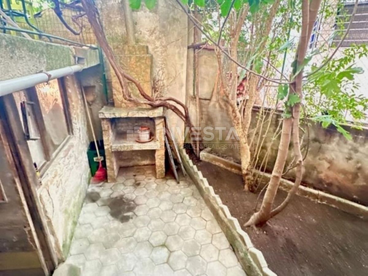 Pola, casa a 100 m dall’Arena. Due terrazze, cortile – OCCASIONE!