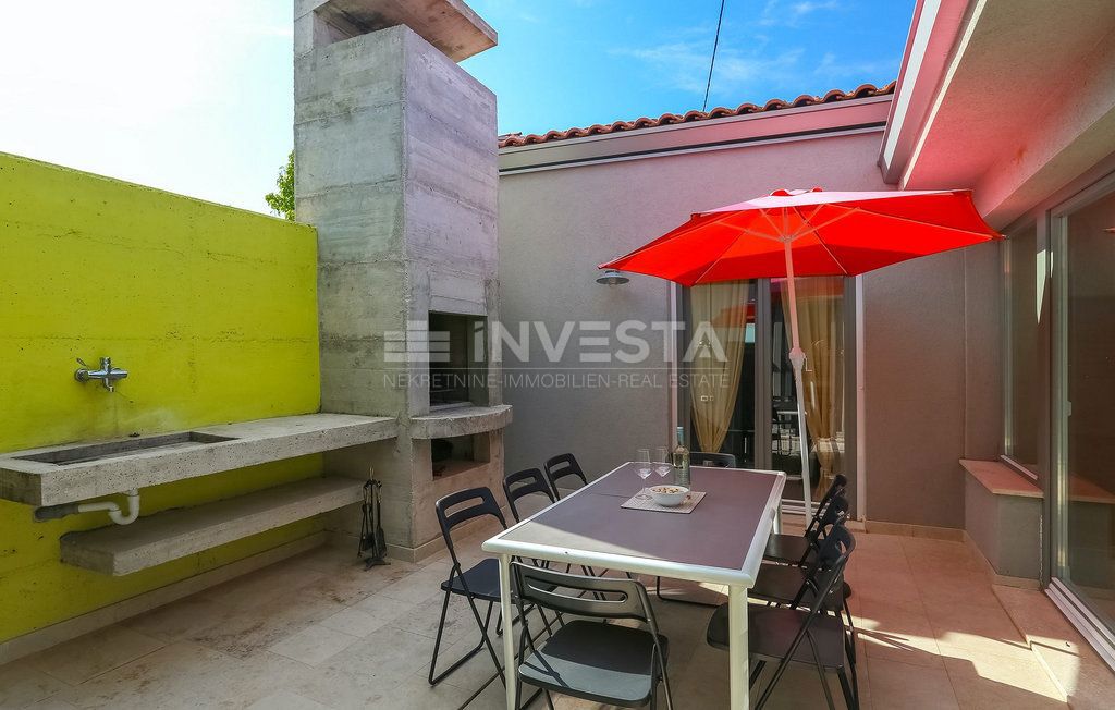 Zona di Parenzo, casa al piano terra con piscina