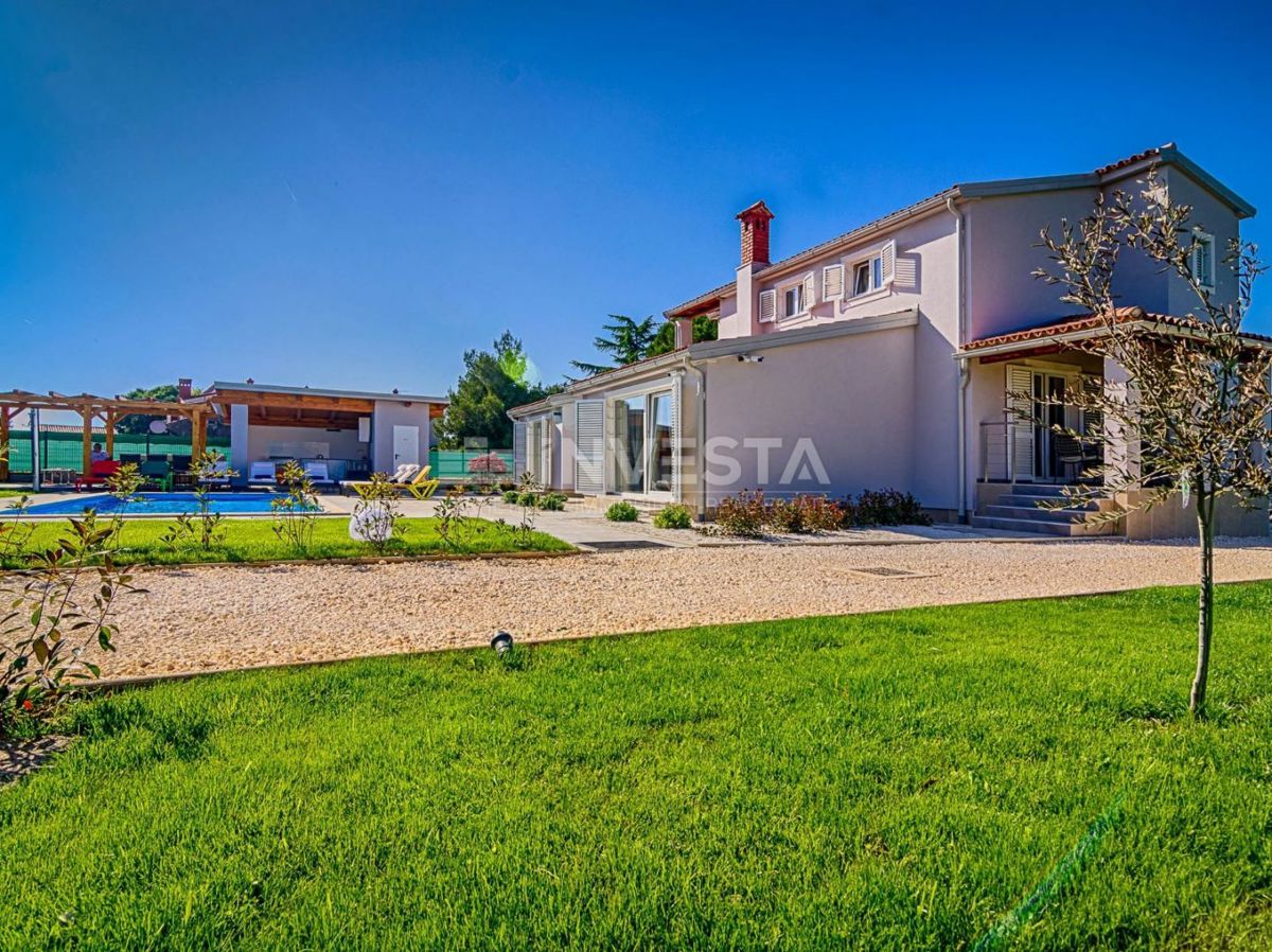 Fažana, splendida villa moderna con un ampio giardino