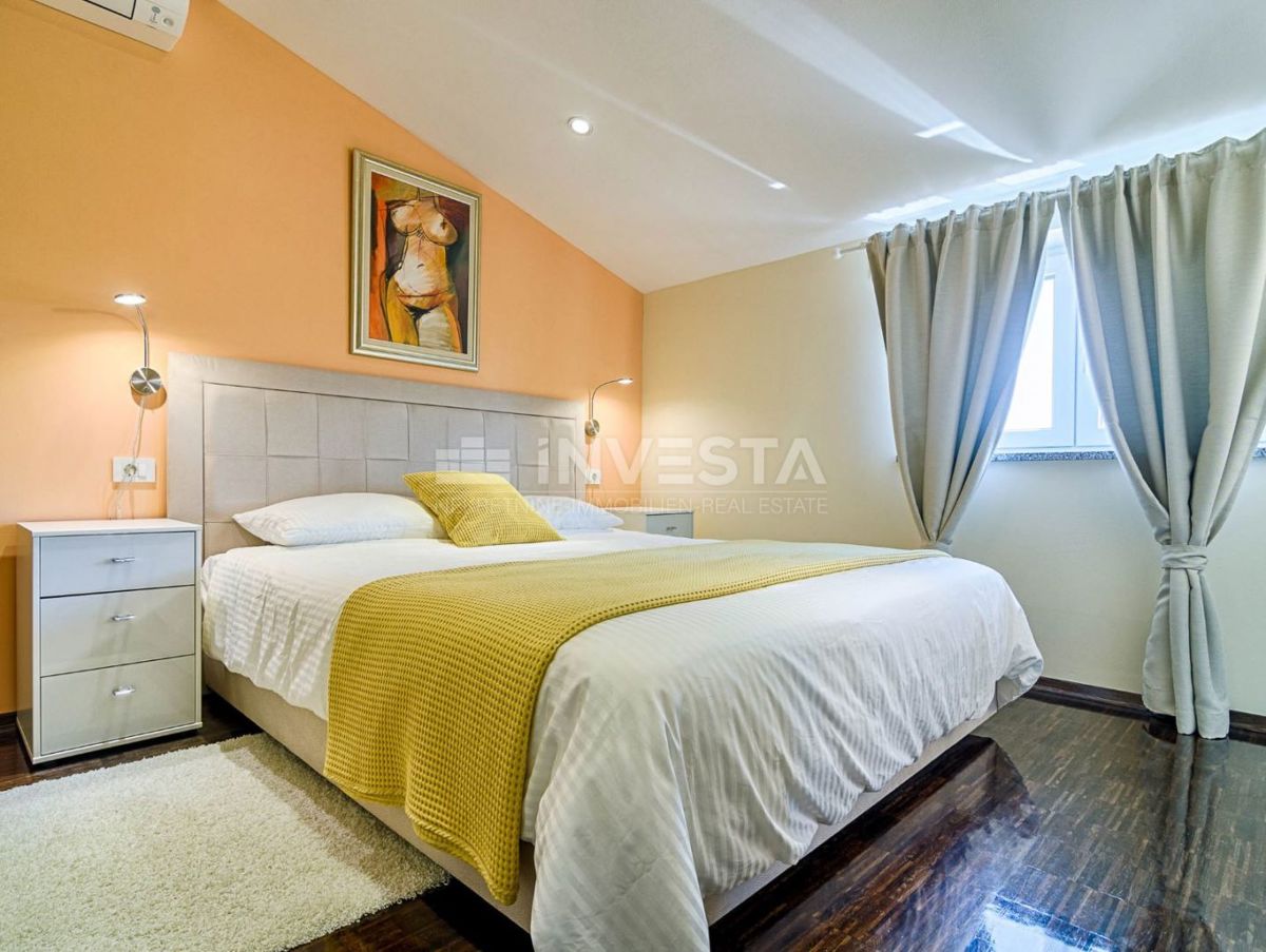 Fažana, splendida villa moderna con un ampio giardino