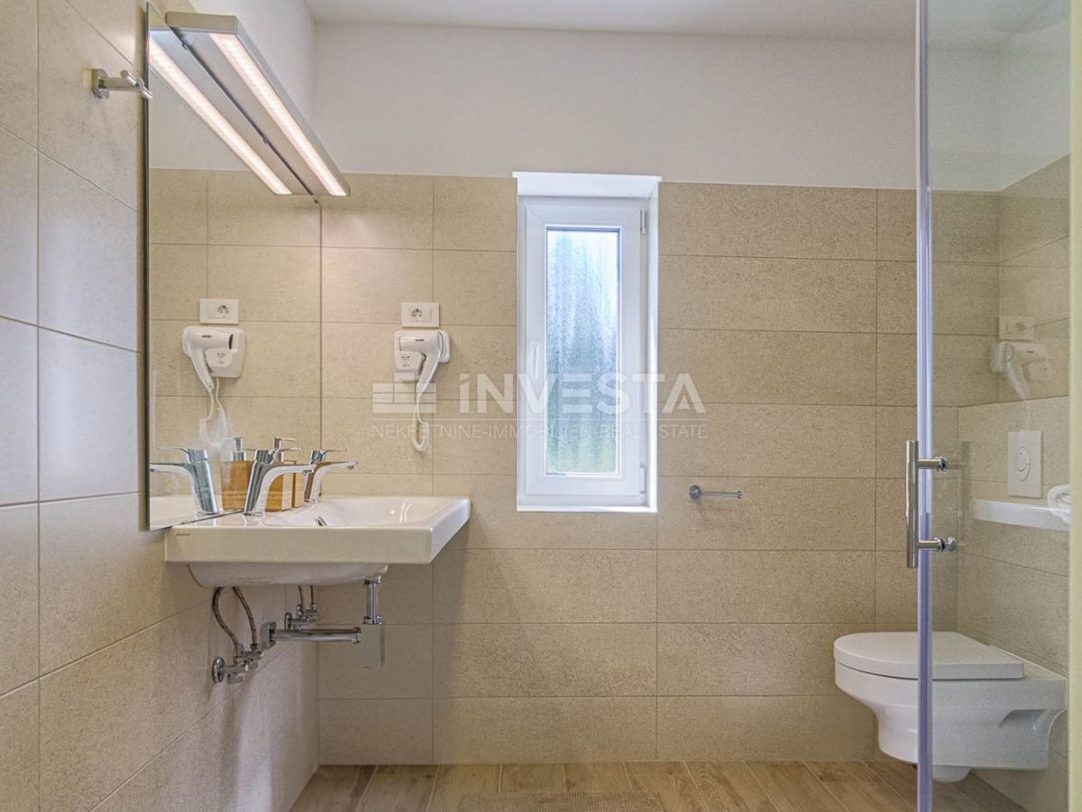 Fažana, splendida villa moderna con un ampio giardino