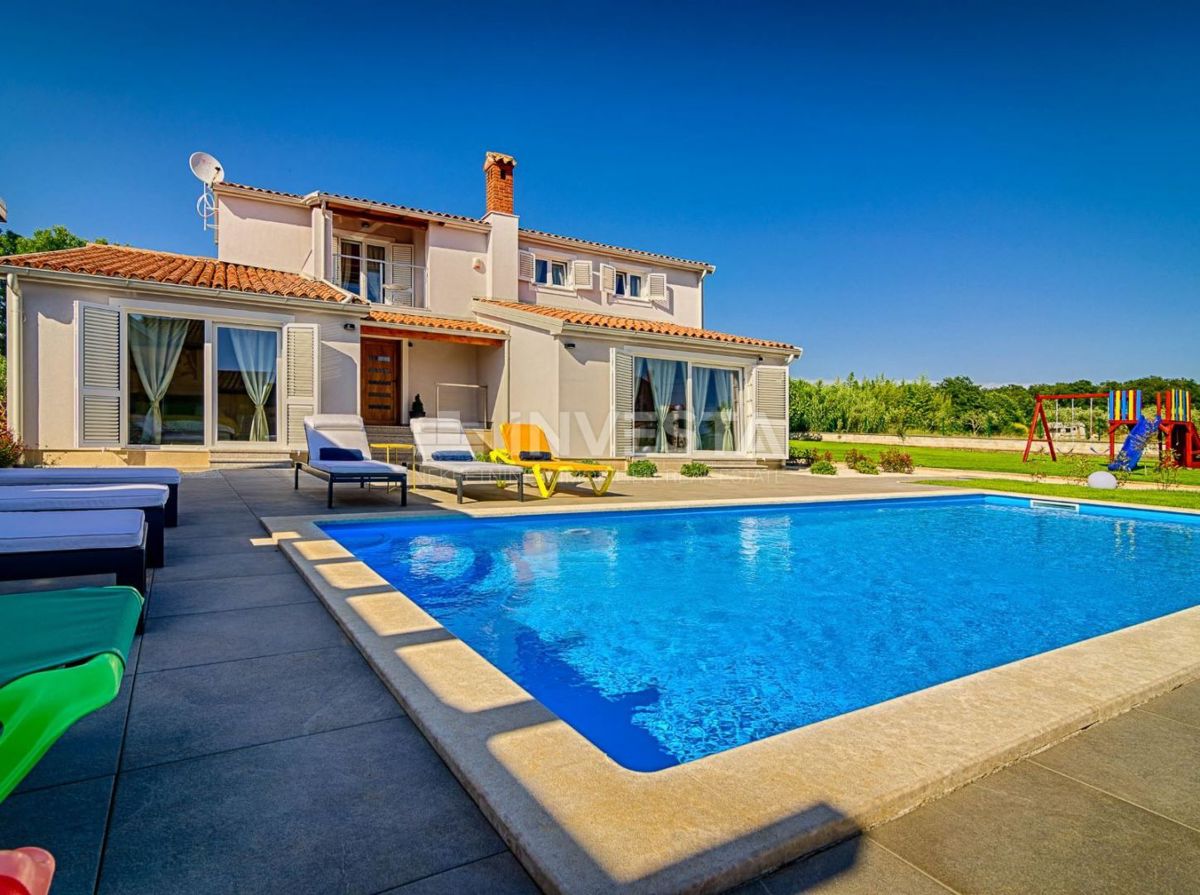 Fažana, splendida villa moderna con un ampio giardino