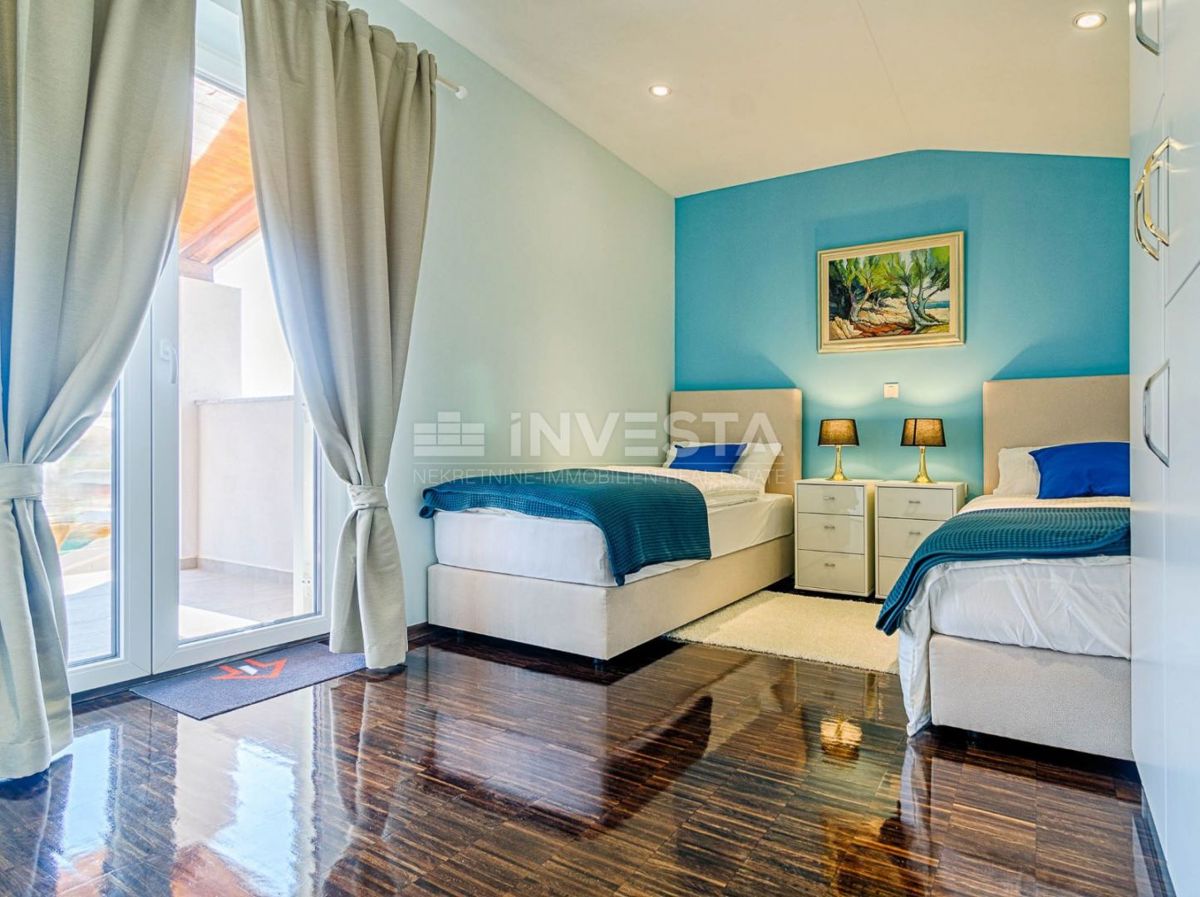 Fažana, splendida villa moderna con un ampio giardino