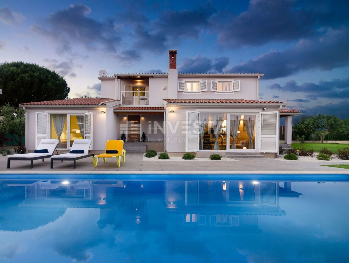 Fažana, splendida villa moderna con un ampio giardino