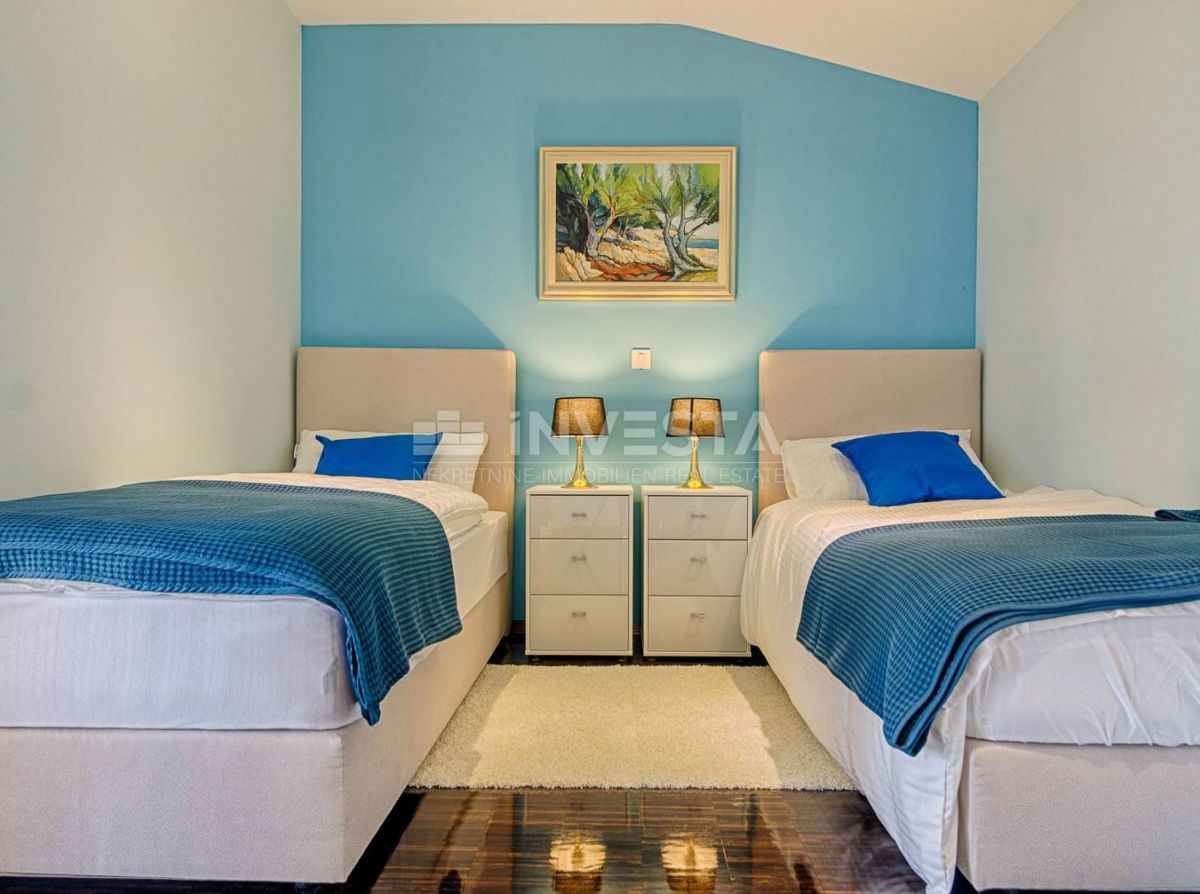 Fažana, splendida villa moderna con un ampio giardino