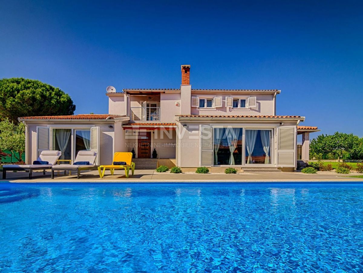 Fažana, splendida villa moderna con un ampio giardino