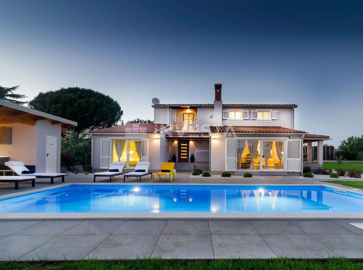 Fažana, splendida villa moderna con un ampio giardino