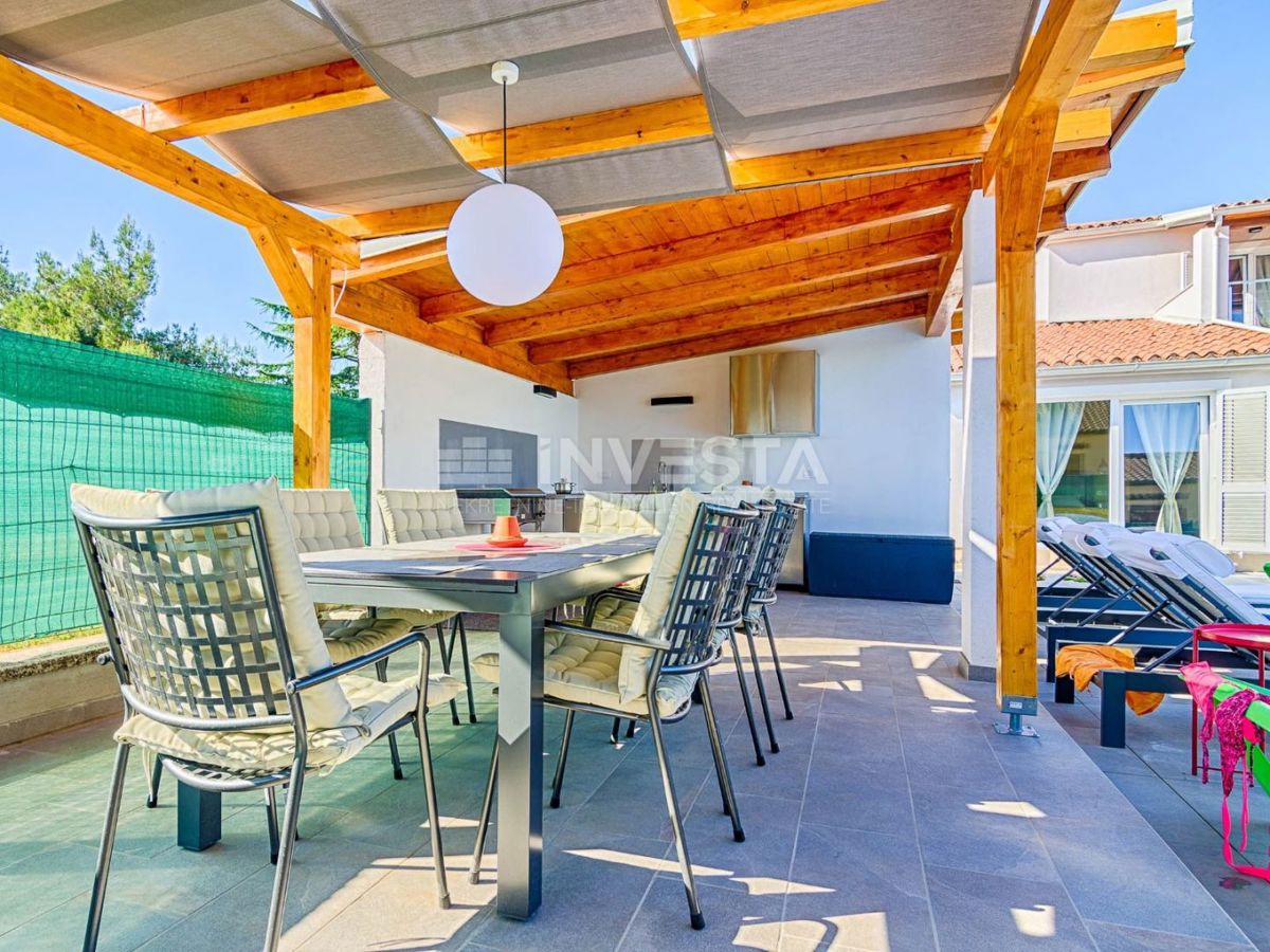 Fažana, splendida villa moderna con un ampio giardino