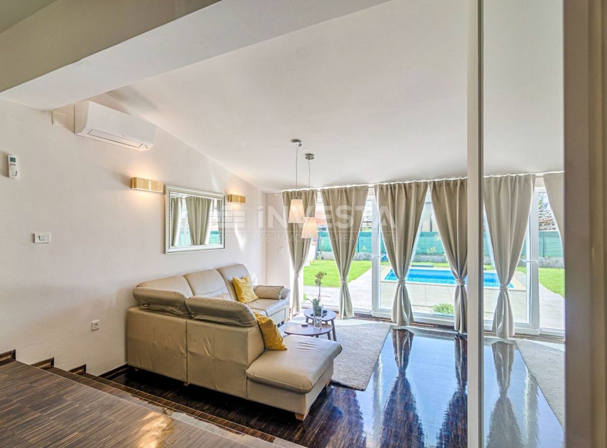 Fažana, splendida villa moderna con un ampio giardino