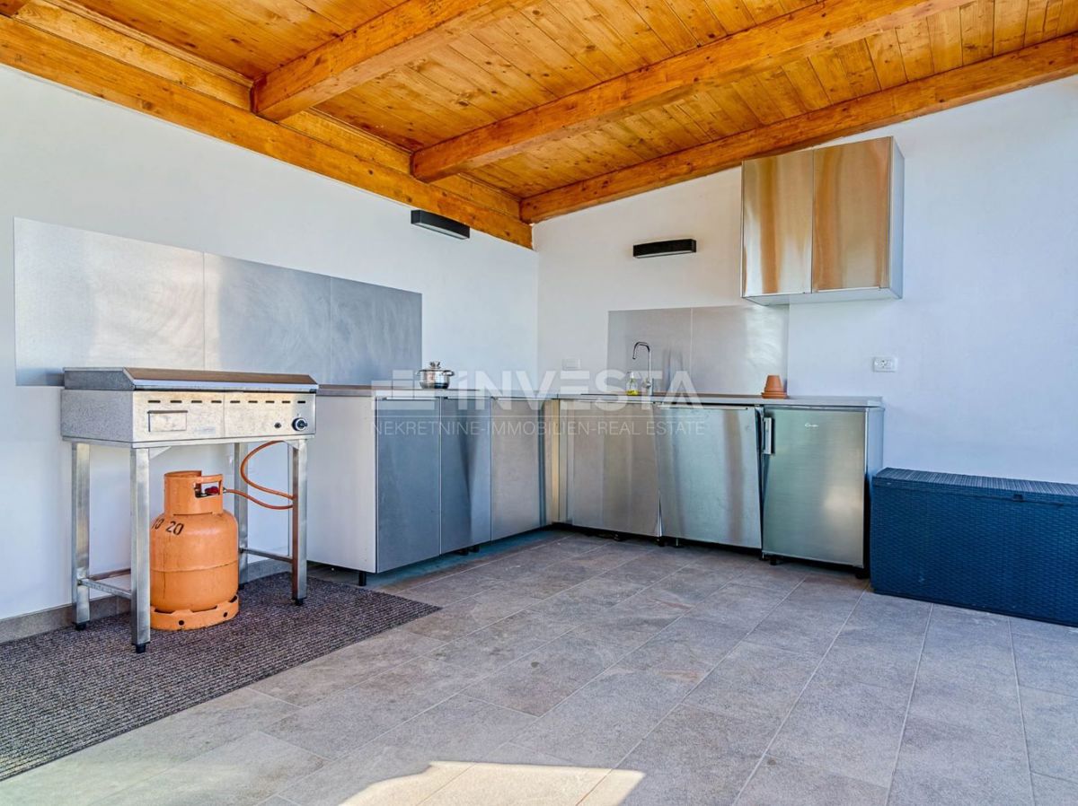 Fažana, splendida villa moderna con un ampio giardino