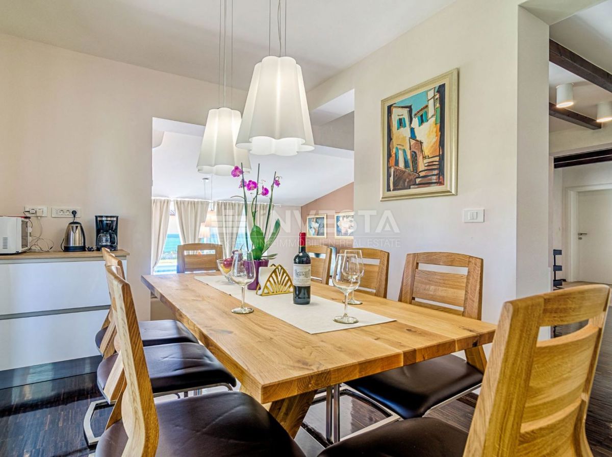 Fažana, splendida villa moderna con un ampio giardino