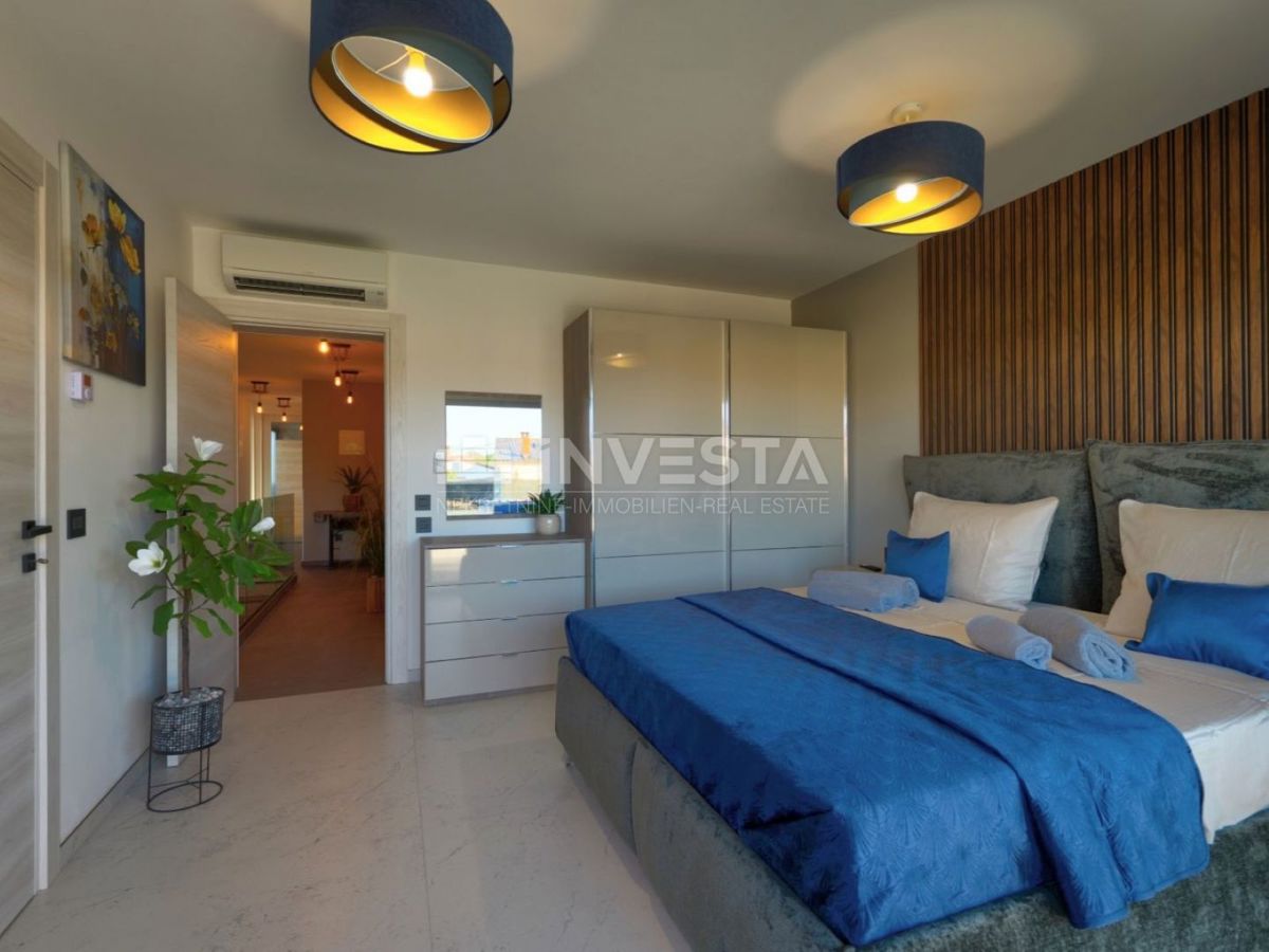 Nuova villa bifamiliare di lusso con piscina riscaldata e centro benessere