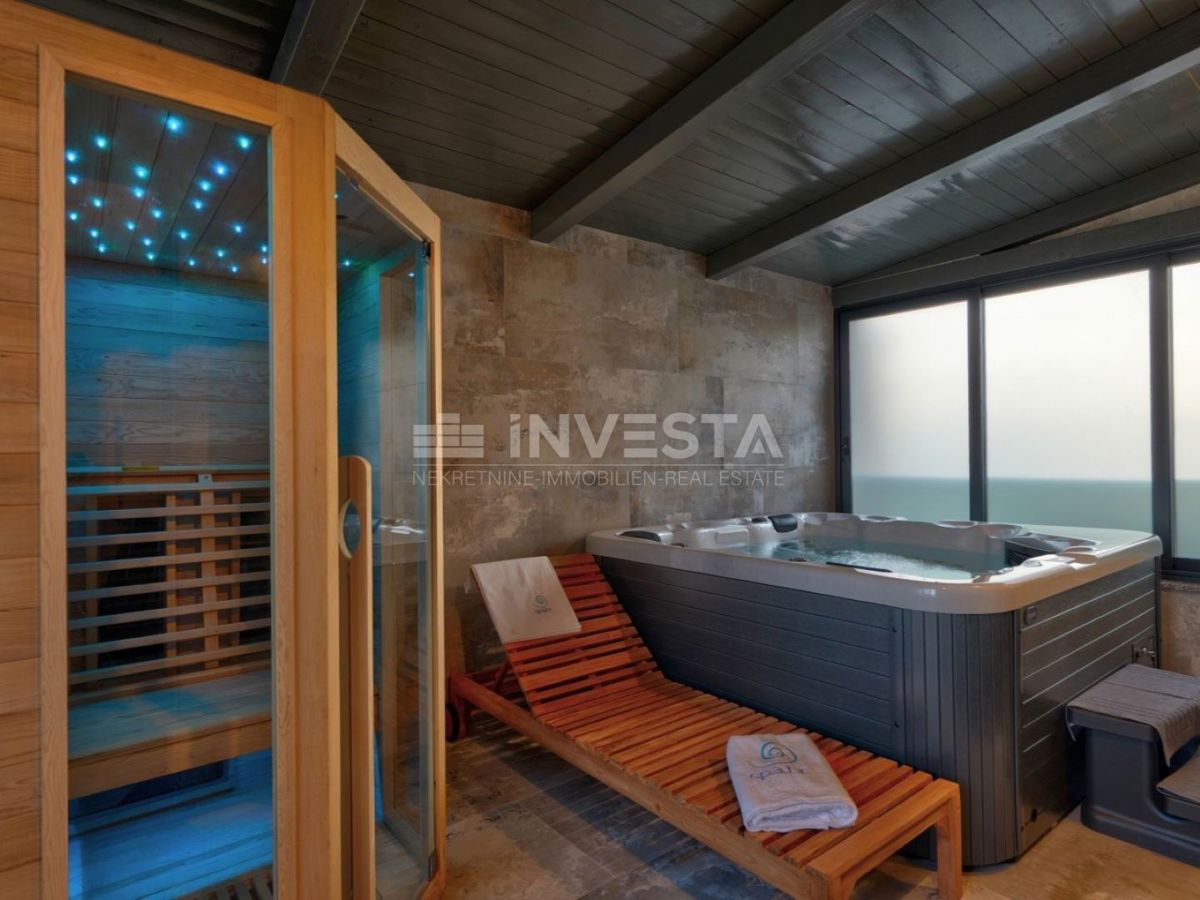 Nuova villa bifamiliare di lusso con piscina riscaldata e centro benessere