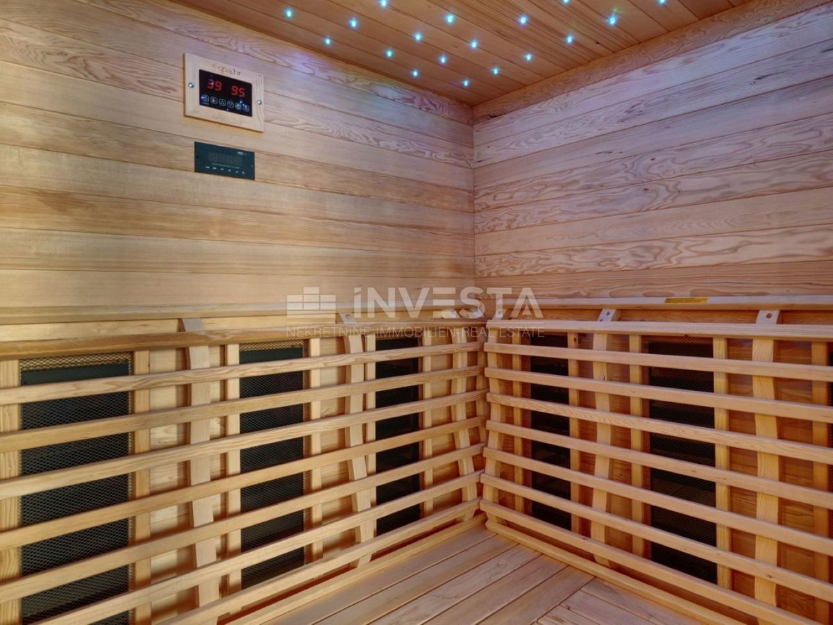 Nuova villa bifamiliare di lusso con piscina riscaldata e centro benessere