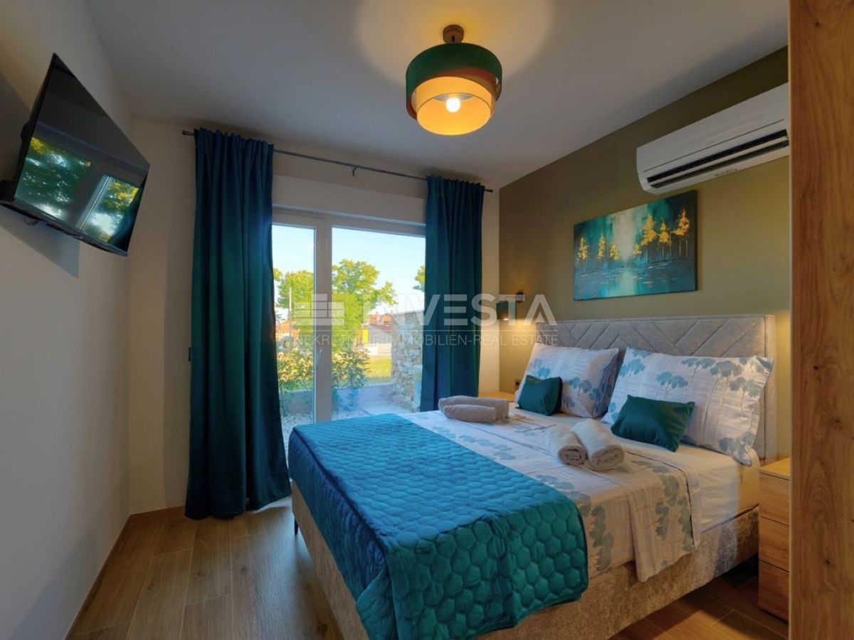 Nuova villa bifamiliare di lusso con piscina riscaldata e centro benessere