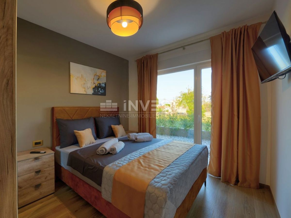 Nuova villa bifamiliare di lusso con piscina riscaldata e centro benessere