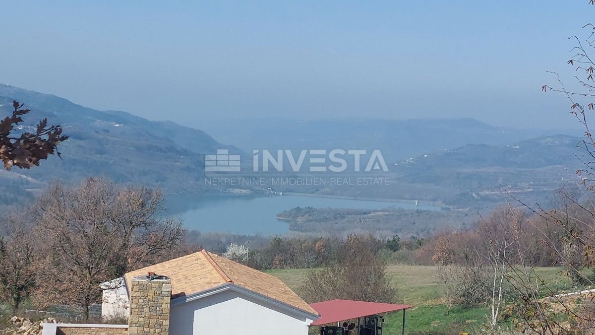 Terreno edificabile con vista sul lago