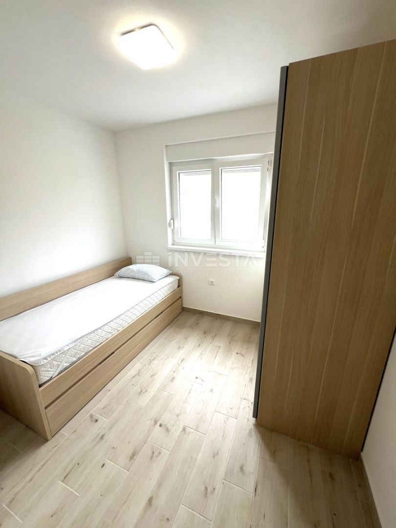 Peroj, appartamento con giardino e parcheggio