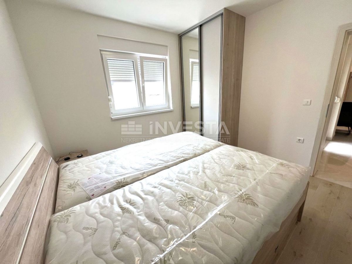 Peroj, appartamento con giardino e parcheggio