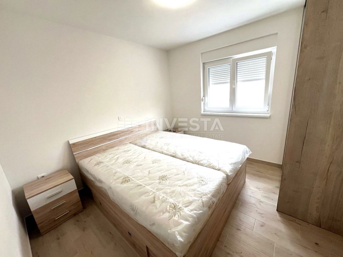 Peroj, appartamento con giardino e parcheggio