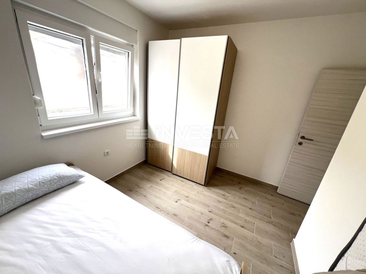 Peroj, appartamento con giardino e parcheggio