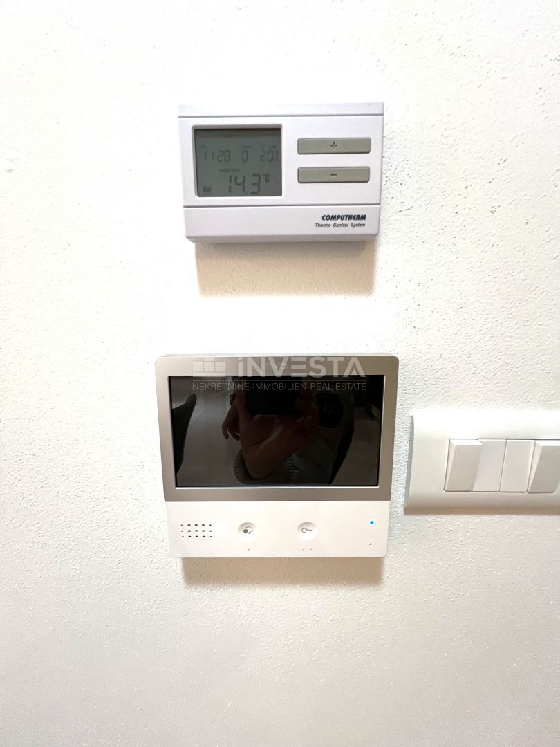 Peroj, appartamento con giardino e parcheggio