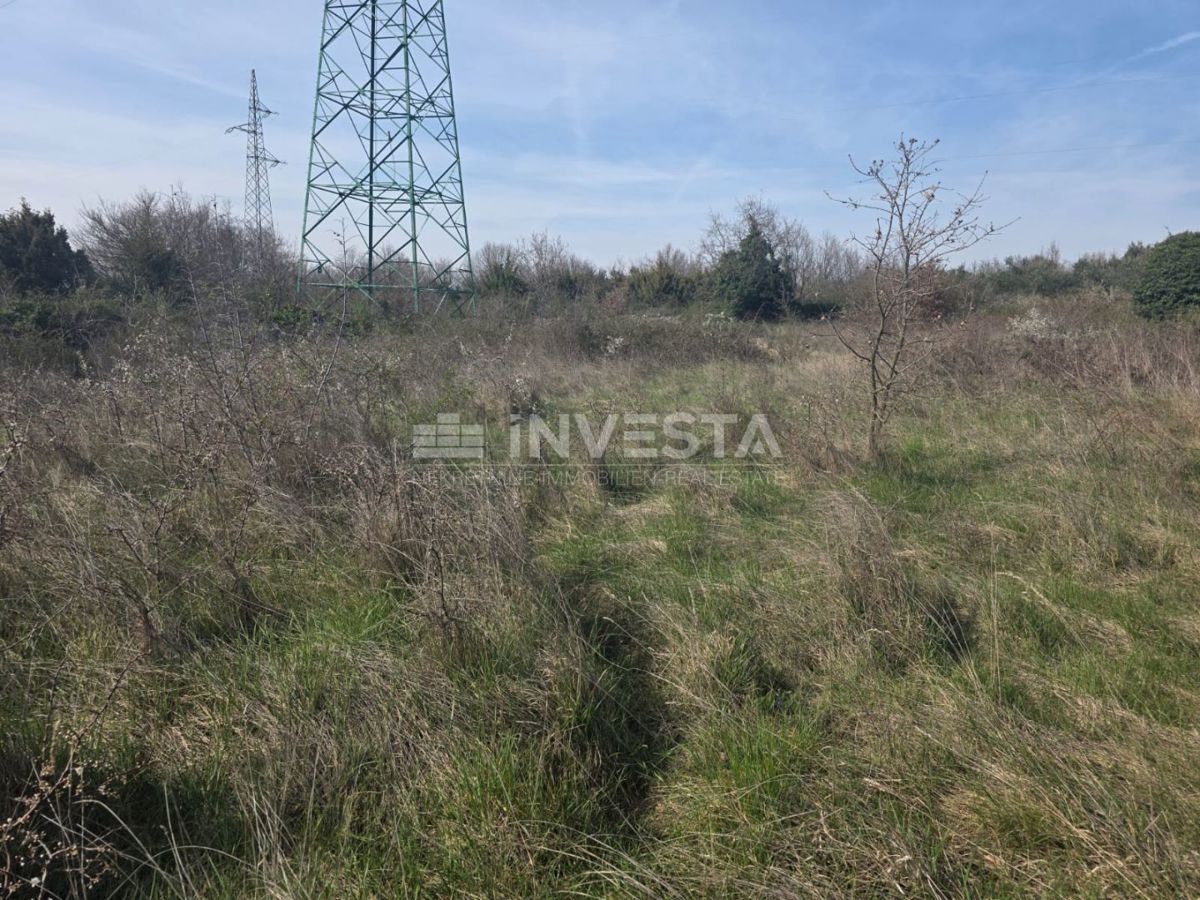 Ampio terreno a uso misto nel cuore dell’Istria