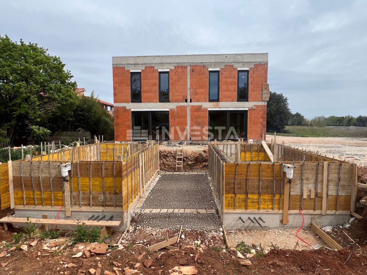 Ližnjan, Moderna villa bifamiliare con piscine