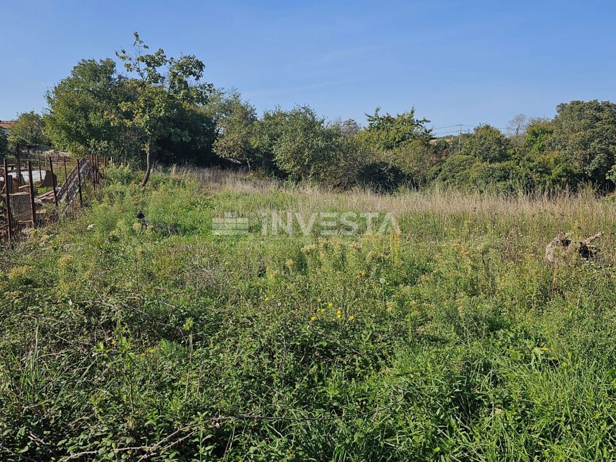 Zona di Dignano, terreno edificabile 482 m² con permesso di costruzione per una casa di 120 m²