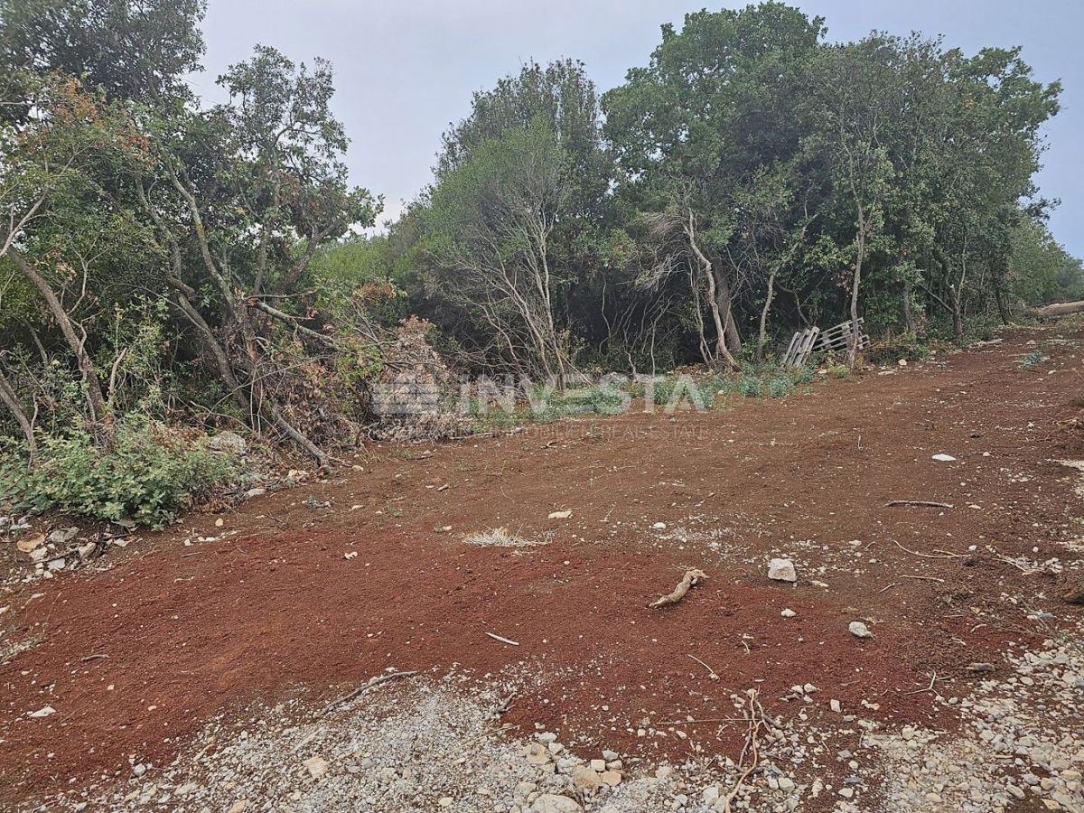 Barbariga, grande terreno edificabile di 1.236 m²