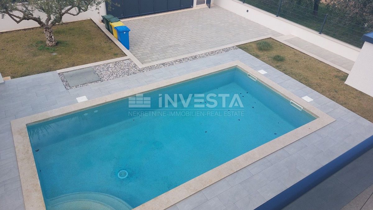 Villa moderna nei pressi di Parenzo con vista mare