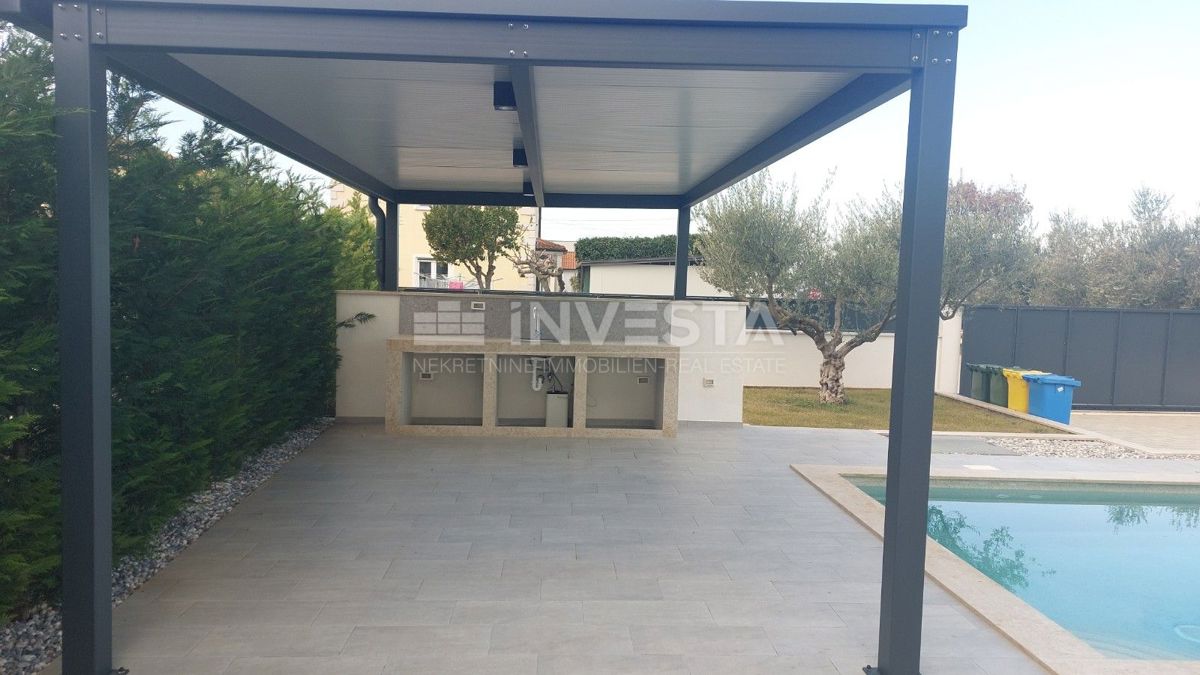 Villa moderna nei pressi di Parenzo con vista mare