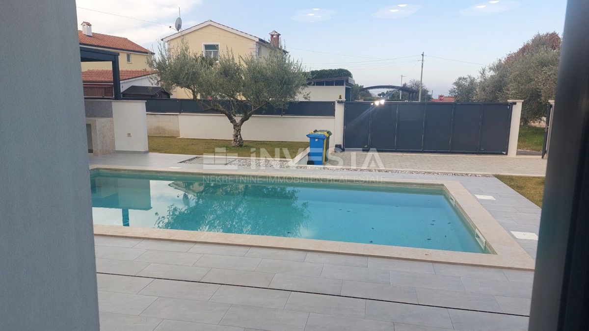 Villa moderna nei pressi di Parenzo con vista mare