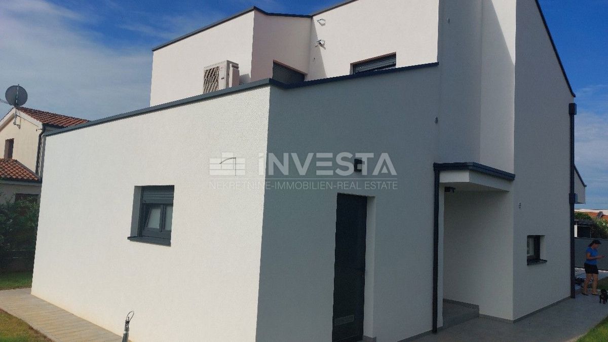 Villa moderna nei pressi di Parenzo con vista mare
