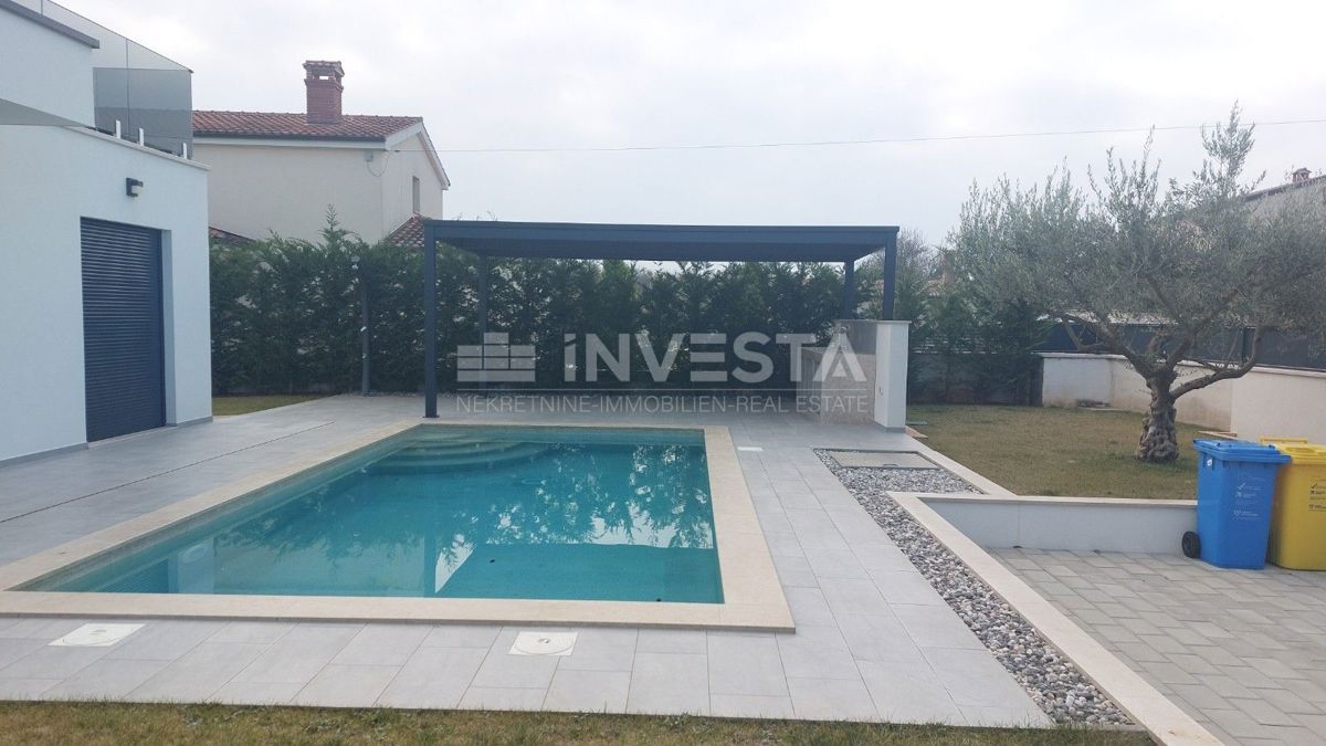 Villa moderna nei pressi di Parenzo con vista mare