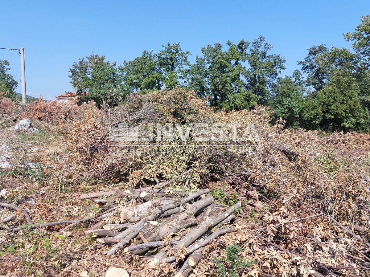 Zona Labin, terreno edificabile 4508 m2 con vista mare