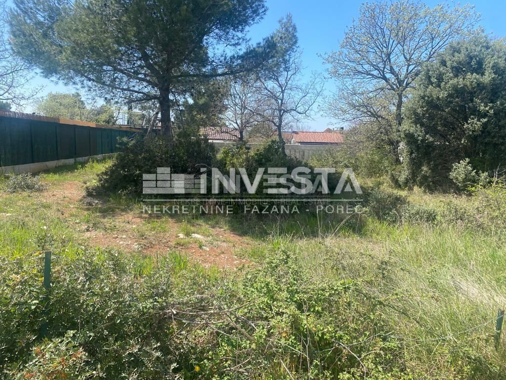 Peroj, terreno di 900 m2 vicino al mare