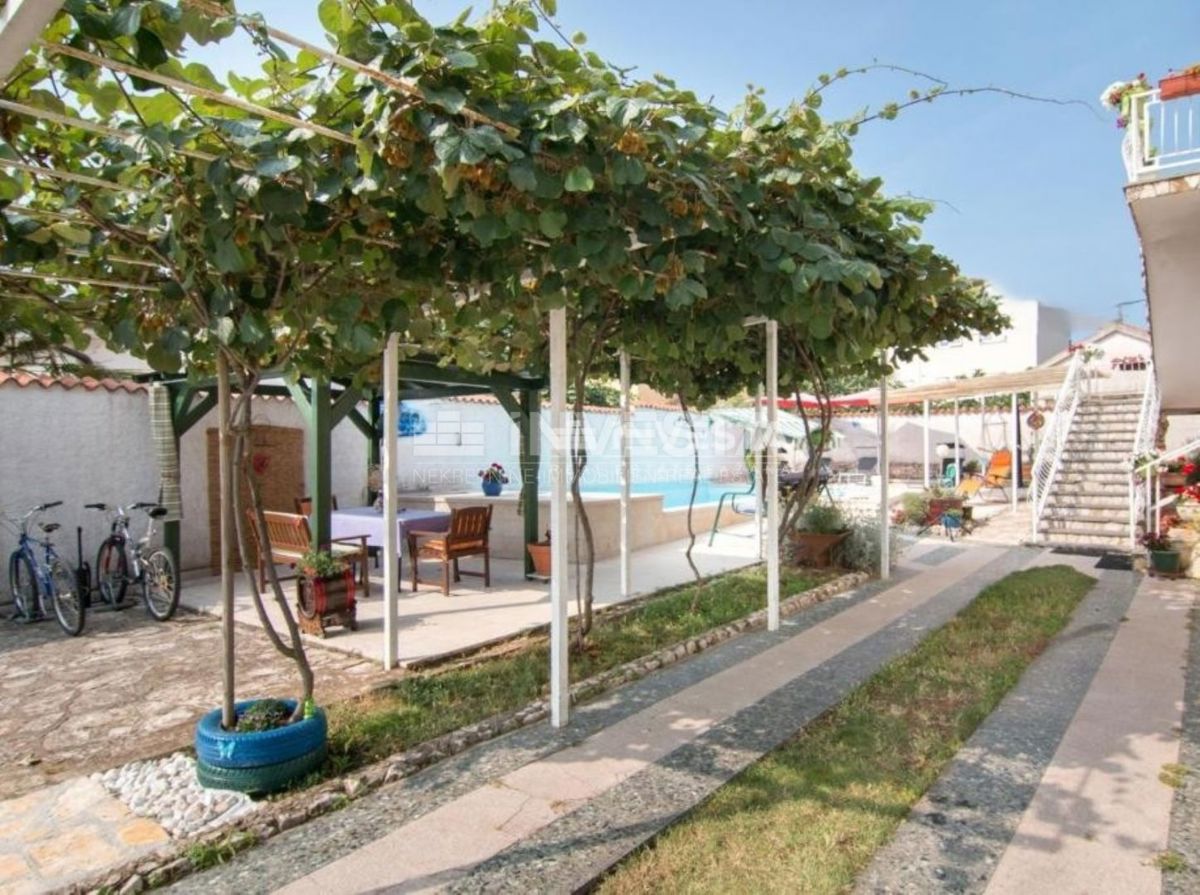 Fasana, Valbandon, casa indipendente con 4 unità abitative e piscina