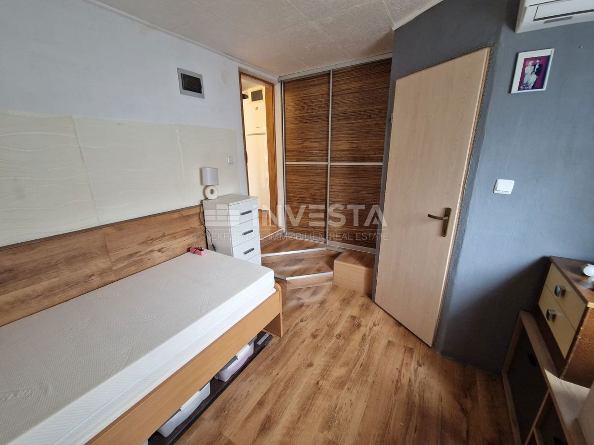 Casa a un piano in una posizione tranquilla con piscina + 2 edifici ausiliari