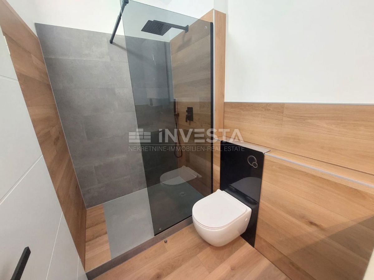 Pola, Veli Vrh, due piani di un edificio (in realtà 5 appartamenti)