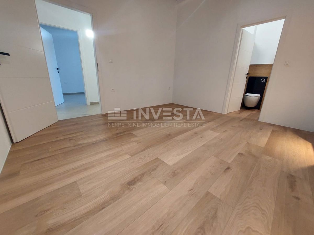 Pola, Veli Vrh, due piani di un edificio (in realtà 5 appartamenti)