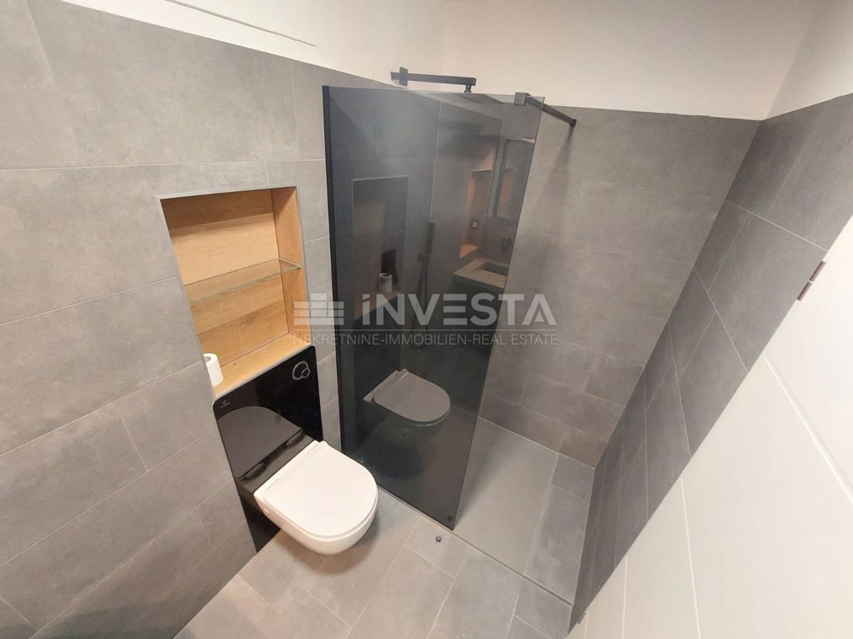 Pola, Veli Vrh, due piani di un edificio (in realtà 5 appartamenti)