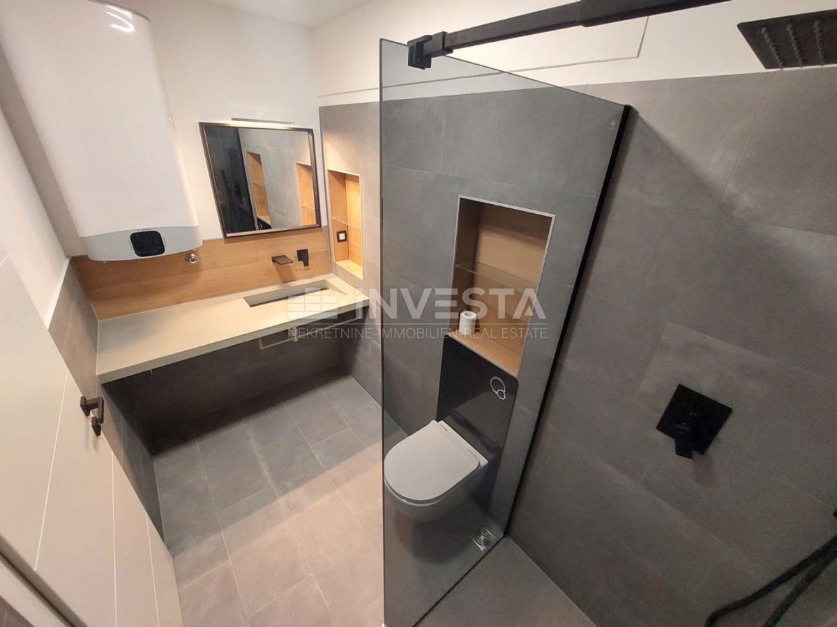 Pola, Veli Vrh, due piani di un edificio (in realtà 5 appartamenti)