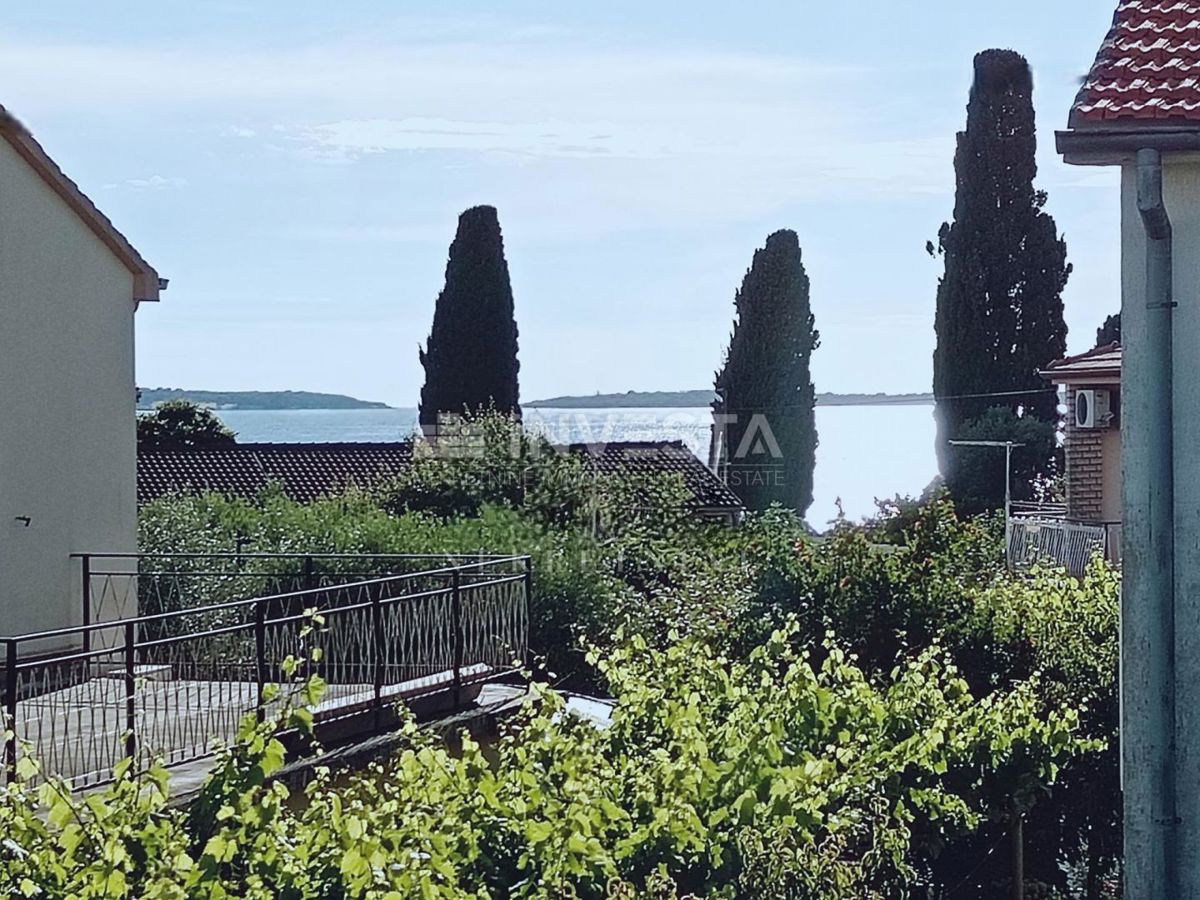 Fažana, casa al piano terra vicino al centro e alla spiaggia