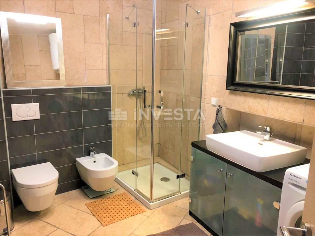 Fažana, Casa con spazio commerciale consolidato