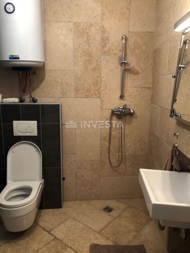 Fažana, Casa con spazio commerciale consolidato